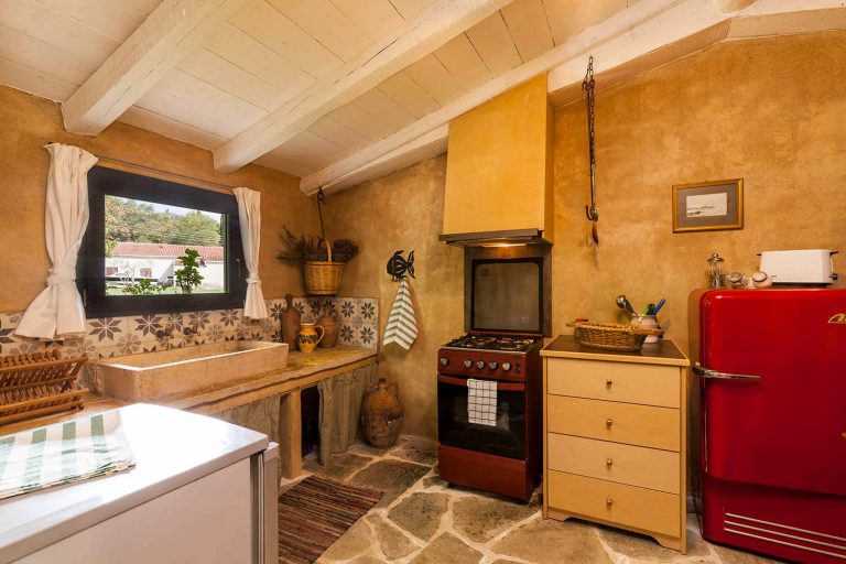 The Old Farm Cottage kitchen03