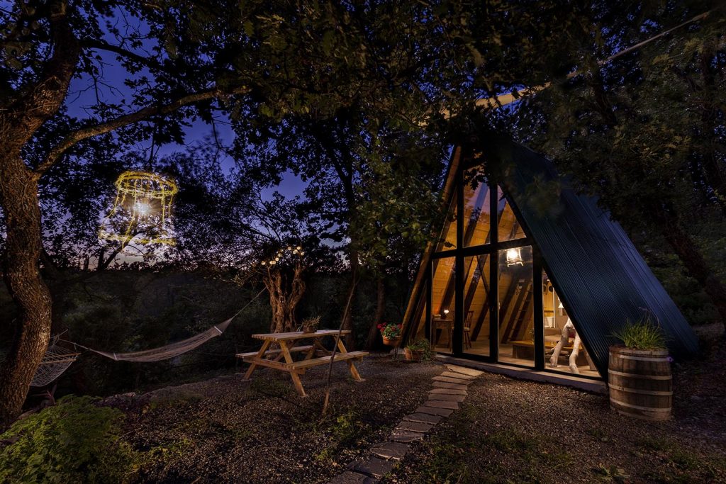 the oak house exterior night02